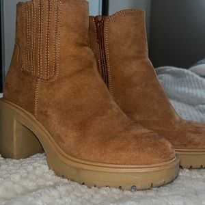 UNIVERSAL THREAD BOOTS